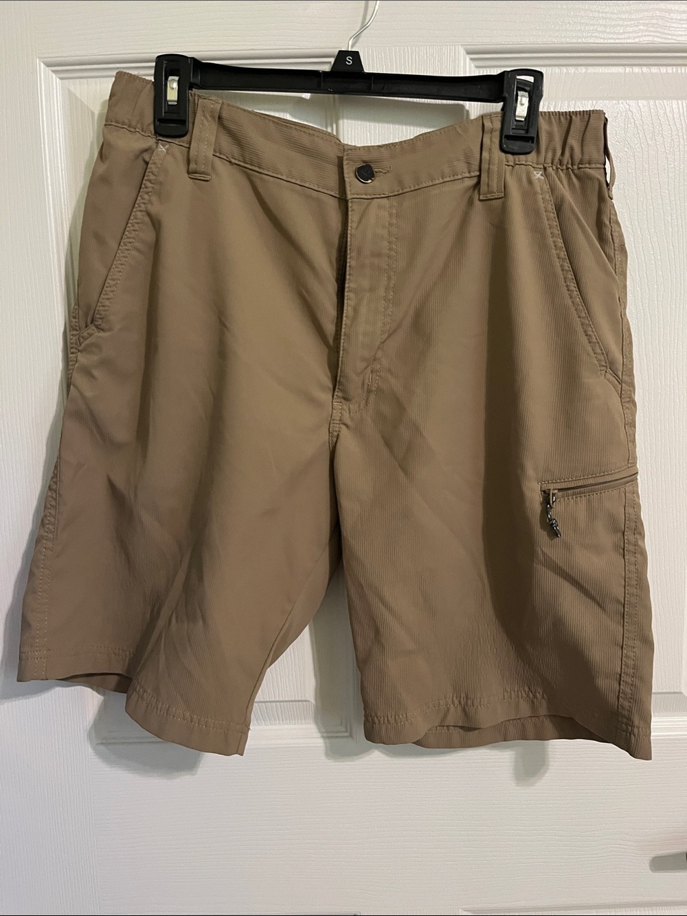 Wrangler Men's Khaki Cargo Shorts with Zip Pocket